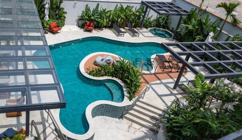 Apartment with Pool View 