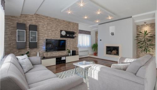 Three-Bedroom Holiday Home 