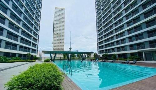 One-Bedroom Apartment with Balcony and City View