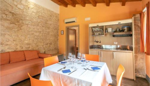 One-Bedroom Holiday Home
