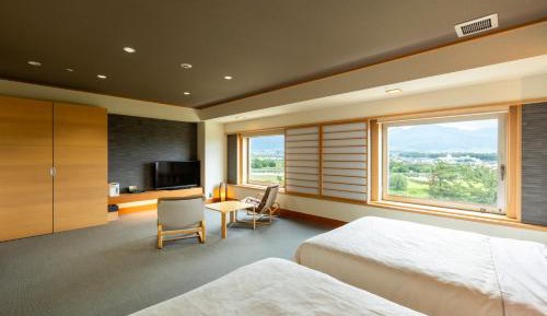 Japanese-Style Modern Twin Room