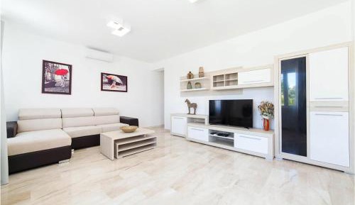 Seven-Bedroom Holiday Home