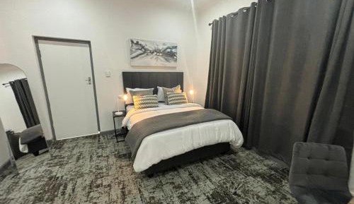 Deluxe Queen Room