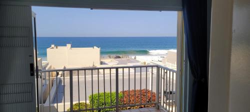 Four-Bedroom Apartment with Balcony 