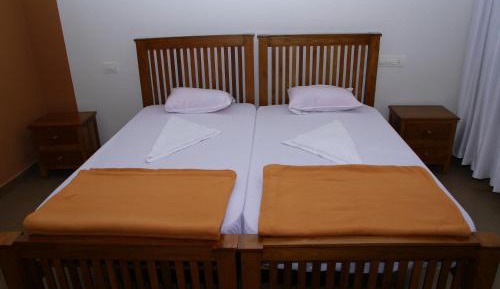 Deluxe Double Room (2 Adults + 1 Child)
