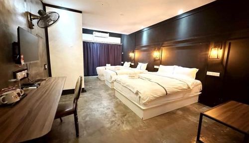 Deluxe Family Room for 4 (1D2S)