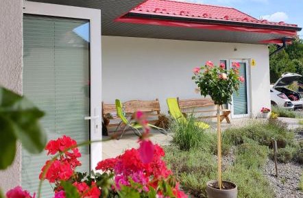 One-Bedroom Apartment with Garden View