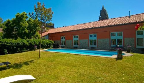 Apartment with Mountain View
