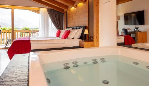 Suite with Hot Tub