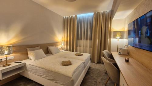 One-Bedroom Deluxe Apartment