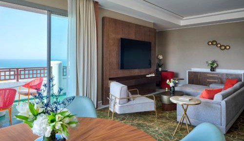 Deluxe One Bedroom Suite
