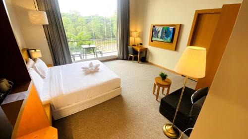 Queen Room with Balcony 15% off on laundry and mini bar & 20% off on spa services