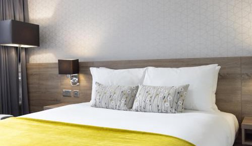 Standard Queen Room with Waterfront View