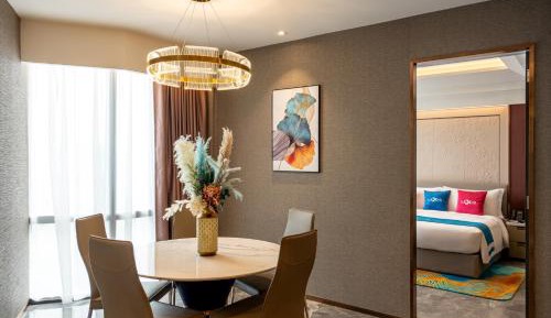 Royal Pool Suite