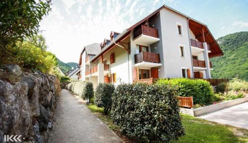 One-Bedroom Apartment with Balcony and Mountain View  