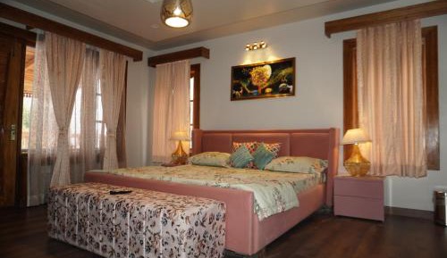 Three-Bedroom Premium Apartment with Balcony