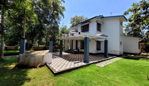 Villa with Garden View
