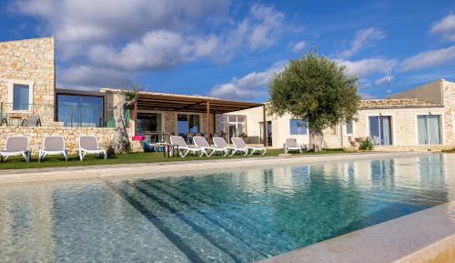 Villa with Garden View