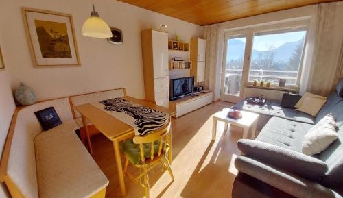 Apartment with Mountain View