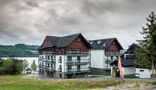 Apartment with Lake View