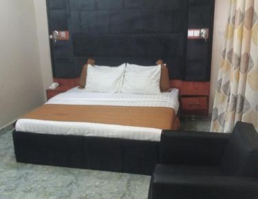 Deluxe King Suite