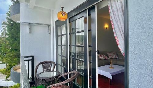 Three-Bedroom Apartment with Balcony