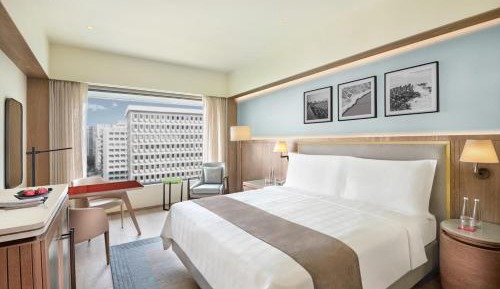 Trident Club Harbor View Room - Lounge access and 1 way airport transfer