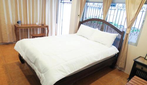 Deluxe Queen Room