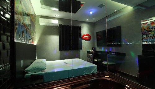 Suite with Hot Tub