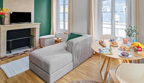 One-Bedroom Apartment with City View