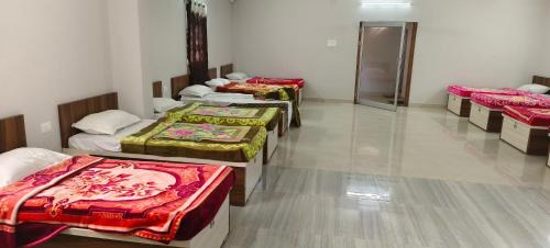 Single Bed in Mixed Dormitory Room