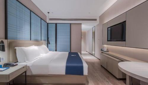 Deluxe Queen Room