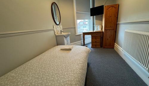 Single Room with Shared Bathroom