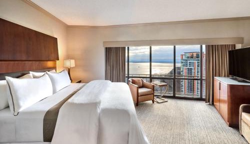 Grand, Guest room, 1 King, Sofa bed, Water view, High floor