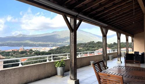 Three-Bedroom Apartment with Water View