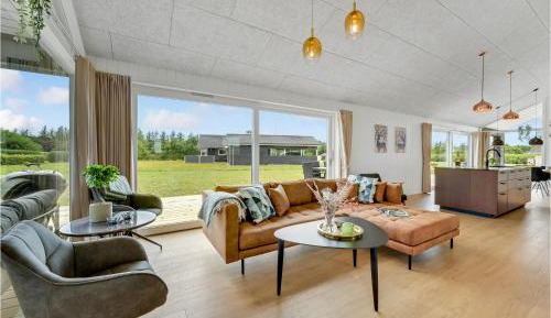 Four-Bedroom Holiday Home