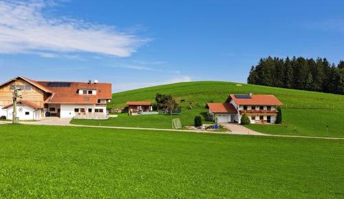 Three-Bedroom Apartment with Mountain View