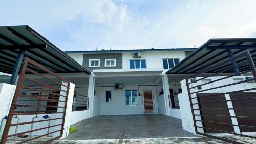 Four-Bedroom Holiday Home