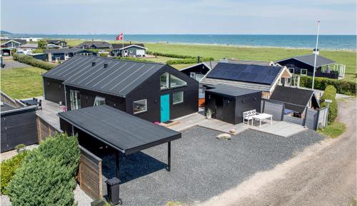 Three-Bedroom Holiday Home 