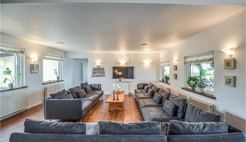 Nine-Bedroom Holiday Home