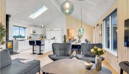 Eight-Bedroom Holiday Home