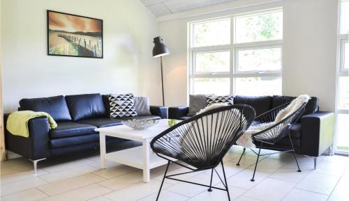 Twelve-Bedroom Holiday Home