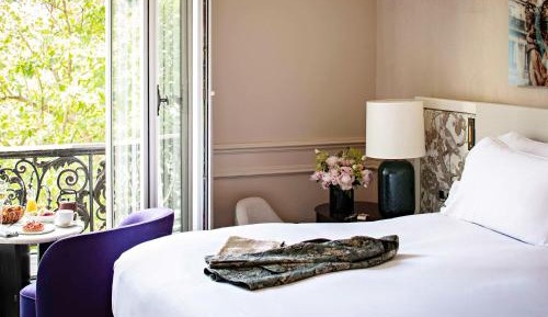 Luxury Queen Room with One Queen Bed and Courtyard or Rue Scribe View