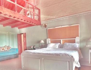 Deluxe Double Room (2 Adults + 1 Child)