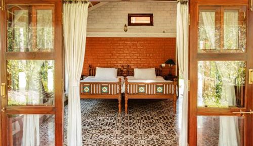 Deluxe Queen Room