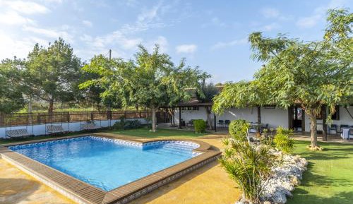 Villa with Garden View