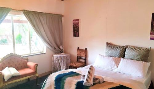Deluxe Room (2 Adults + 1 Child)