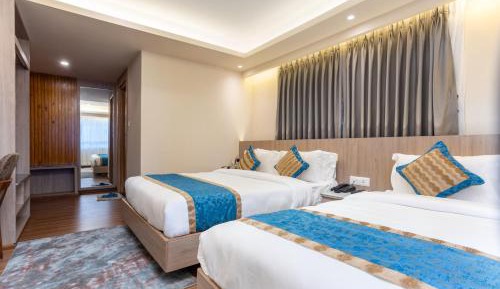 Deluxe Family Room WIth  Free International Airport Pickup, 30% Off Sauna, Steam & Jacuzzi