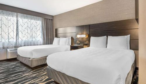 Queen Suite with Two Queen Beds and Bath Tub - Disability Access/Non-Smoking