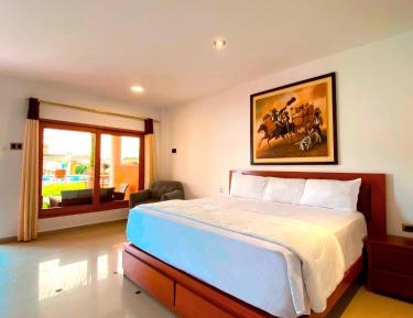 King Suite with Pool View